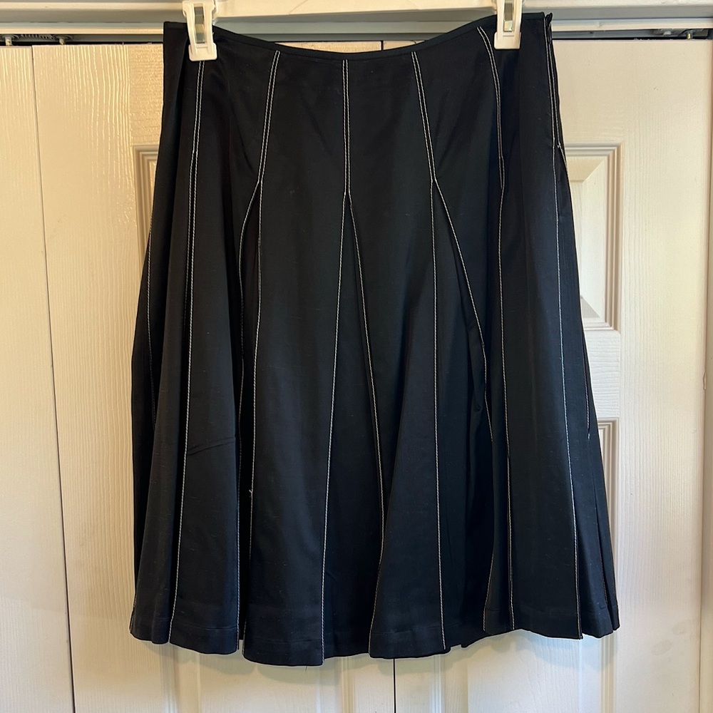 St.John Collection Black Pleated
Midi Skirt with White Stitching | Size 12